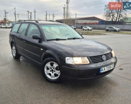 Черный Фольксваген Пассат, объемом двигателя 1.6 л и пробегом 225 тыс. км за 3900 $, фото 1 на Automoto.ua