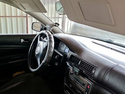 Черный Фольксваген Пассат, объемом двигателя 2 л и пробегом 307 тыс. км за 4500 $, фото 1 на Automoto.ua