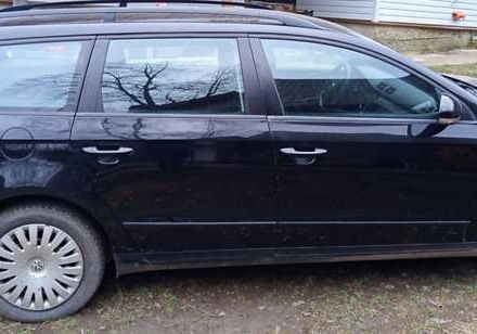 Черный Фольксваген Пассат, объемом двигателя 1.9 л и пробегом 380 тыс. км за 4800 $, фото 1 на Automoto.ua