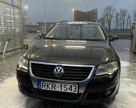 Черный Фольксваген Пассат, объемом двигателя 2 л и пробегом 400 тыс. км за 3500 $, фото 1 на Automoto.ua