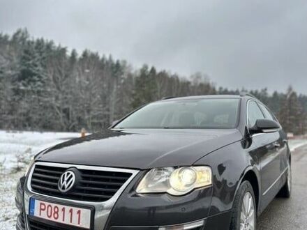 Черный Фольксваген Пассат, объемом двигателя 1.9 л и пробегом 295 тыс. км за 1550 $, фото 1 на Automoto.ua