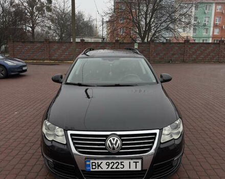 Чорний Фольксваген Пассат, об'ємом двигуна 2 л та пробігом 370 тис. км за 8100 $, фото 1 на Automoto.ua