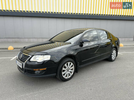 Черный Фольксваген Пассат, объемом двигателя 1.8 л и пробегом 247 тыс. км за 5999 $, фото 1 на Automoto.ua
