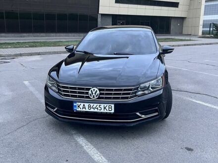 Черный Фольксваген Пассат, объемом двигателя 1.8 л и пробегом 175 тыс. км за 12200 $, фото 1 на Automoto.ua