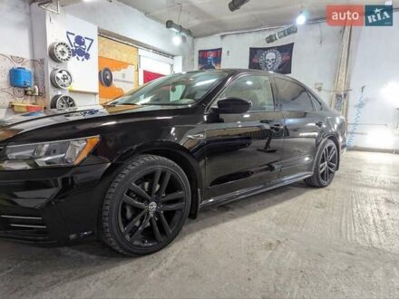 Черный Фольксваген Пассат, объемом двигателя 1.8 л и пробегом 142 тыс. км за 14500 $, фото 1 на Automoto.ua