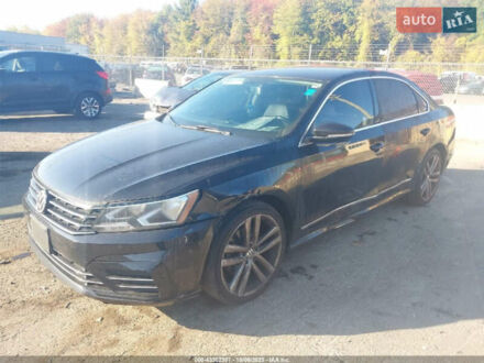 Черный Фольксваген Пассат, объемом двигателя 1.8 л и пробегом 88 тыс. км за 2000 $, фото 1 на Automoto.ua