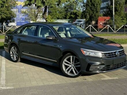 Черный Фольксваген Пассат, объемом двигателя 1.8 л и пробегом 95 тыс. км за 10000 $, фото 1 на Automoto.ua