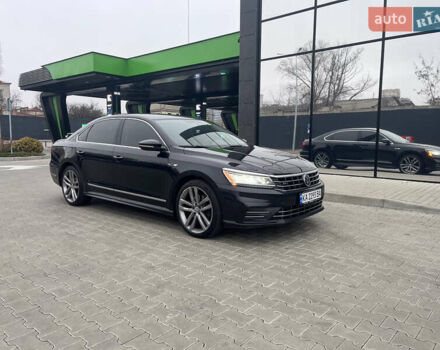 Черный Фольксваген Пассат, объемом двигателя 1.8 л и пробегом 267 тыс. км за 14500 $, фото 1 на Automoto.ua
