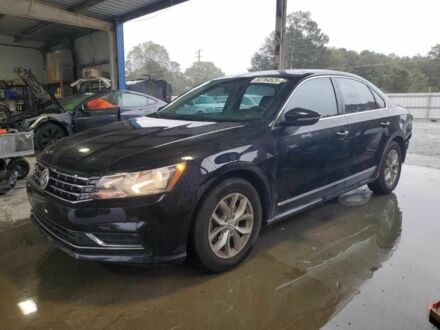 Черный Фольксваген Пассат, объемом двигателя 1.8 л и пробегом 133 тыс. км за 2000 $, фото 1 на Automoto.ua