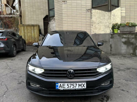 Черный Фольксваген Пассат, объемом двигателя 1.97 л и пробегом 292 тыс. км за 25000 $, фото 1 на Automoto.ua