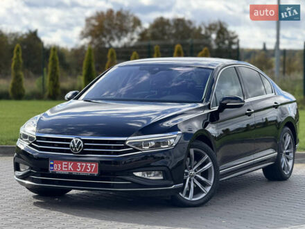 Фольксваген Пассат 2020 в Луцке на Automoto.ua Черный Фольксваген Пассат, объемом двигателя 2 л и пробегом 98 тыс. км за 37700 $, фото 1 на Automoto.ua