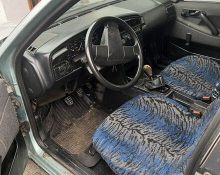 Фиолетовый Фольксваген Пассат, объемом двигателя 1.8 л и пробегом 305 тыс. км за 1000 $, фото 4 на Automoto.ua