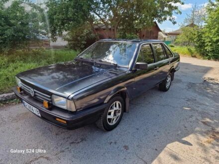 Фольксваген Пассат 1983 в Черкассах на Automoto.ua Фиолетовый Фольксваген Пассат, объемом двигателя 1.9 л и пробегом 250 тыс. км за 1390 $, фото 1 на Automoto.ua