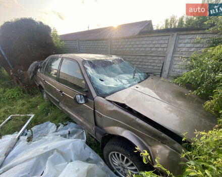 Коричневый Фольксваген Пассат, объемом двигателя 1.8 л и пробегом 240 тыс. км за 900 $, фото 1 на Automoto.ua