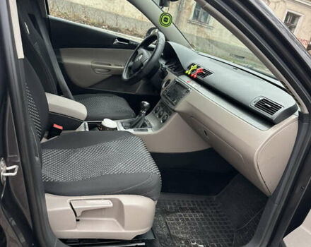 Коричневий Фольксваген Пассат, об'ємом двигуна 1.6 л та пробігом 328 тис. км за 5300 $, фото 8 на Automoto.ua