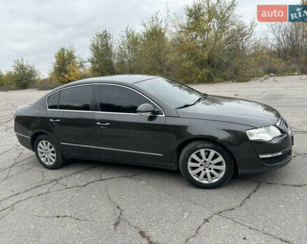 Коричневый Фольксваген Пассат, объемом двигателя 1.97 л и пробегом 300 тыс. км за 5400 $, фото 6 на Automoto.ua