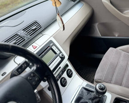 Коричневий Фольксваген Пассат, об'ємом двигуна 1.8 л та пробігом 245 тис. км за 8100 $, фото 13 на Automoto.ua