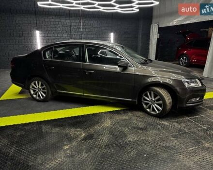 Коричневый Фольксваген Пассат, объемом двигателя 1.8 л и пробегом 104 тыс. км за 10999 $, фото 2 на Automoto.ua