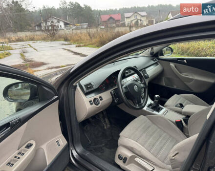 Коричневий Фольксваген Пассат, об'ємом двигуна 2 л та пробігом 262 тис. км за 5699 $, фото 5 на Automoto.ua