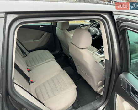 Коричневий Фольксваген Пассат, об'ємом двигуна 2 л та пробігом 262 тис. км за 5699 $, фото 19 на Automoto.ua