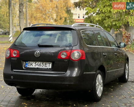 Фольксваген Пассат 2009 в Ровно на Automoto.ua Коричневый Фольксваген Пассат, объемом двигателя 1.9 л и пробегом 249 тыс. км за 5650 $, фото 1 на Automoto.ua