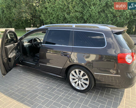 Коричневый Фольксваген Пассат, объемом двигателя 2 л и пробегом 260 тыс. км за 7999 $, фото 1 на Automoto.ua