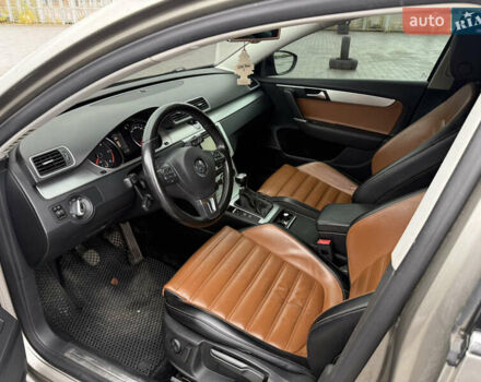 Коричневый Фольксваген Пассат, объемом двигателя 1.6 л и пробегом 285 тыс. км за 10200 $, фото 8 на Automoto.ua