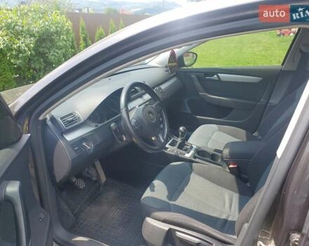 Коричневый Фольксваген Пассат, объемом двигателя 1.6 л и пробегом 300 тыс. км за 10500 $, фото 1 на Automoto.ua