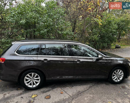 Коричневий Фольксваген Пассат, об'ємом двигуна 1.6 л та пробігом 275 тис. км за 12499 $, фото 6 на Automoto.ua