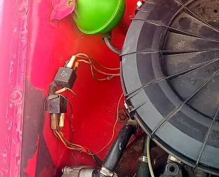 Червоний Фольксваген Пассат, об'ємом двигуна 1.6 л та пробігом 294 тис. км за 1200 $, фото 9 на Automoto.ua