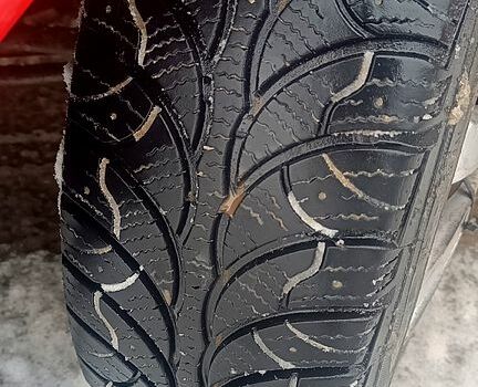 Червоний Фольксваген Пассат, об'ємом двигуна 1.6 л та пробігом 294 тис. км за 1200 $, фото 12 на Automoto.ua