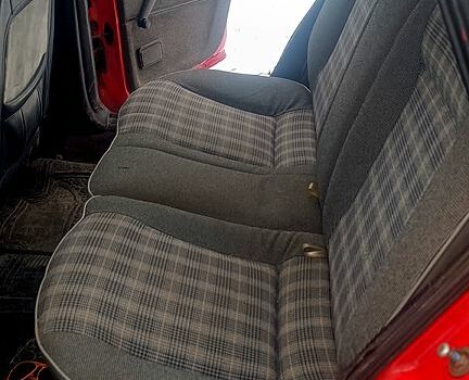 Червоний Фольксваген Пассат, об'ємом двигуна 1.6 л та пробігом 294 тис. км за 1200 $, фото 4 на Automoto.ua