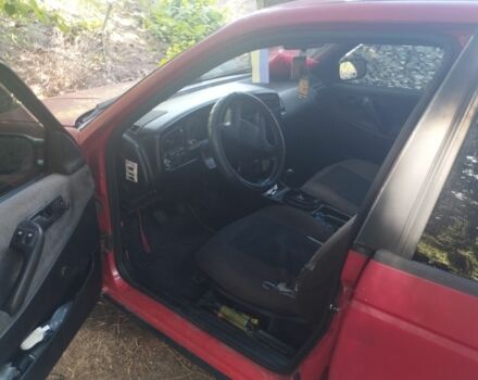 Красный Фольксваген Пассат, объемом двигателя 1.8 л и пробегом 617 тыс. км за 1600 $, фото 3 на Automoto.ua