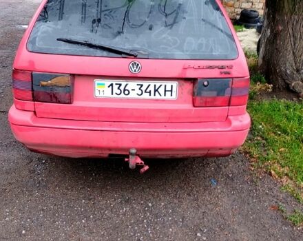 Красный Фольксваген Пассат, объемом двигателя 1.9 л и пробегом 385 тыс. км за 1500 $, фото 3 на Automoto.ua