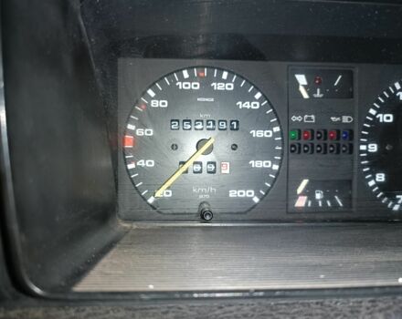 Красный Фольксваген Пассат, объемом двигателя 1.6 л и пробегом 253 тыс. км за 830 $, фото 7 на Automoto.ua