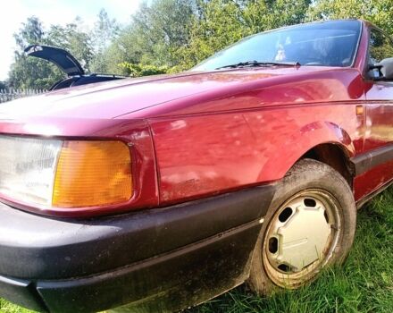 Красный Фольксваген Пассат, объемом двигателя 1.8 л и пробегом 293 тыс. км за 1100 $, фото 1 на Automoto.ua