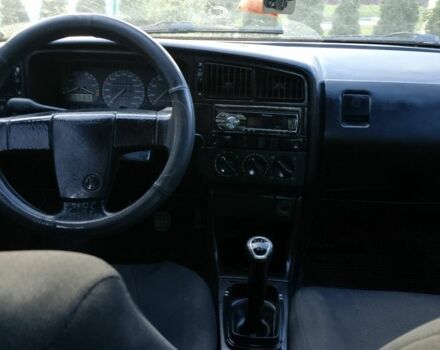 Красный Фольксваген Пассат, объемом двигателя 1.8 л и пробегом 360 тыс. км за 1200 $, фото 5 на Automoto.ua