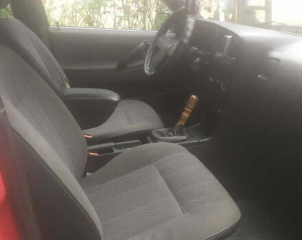 Красный Фольксваген Пассат, объемом двигателя 1.8 л и пробегом 350 тыс. км за 2100 $, фото 1 на Automoto.ua