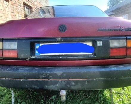 Красный Фольксваген Пассат, объемом двигателя 1.8 л и пробегом 293 тыс. км за 1100 $, фото 2 на Automoto.ua