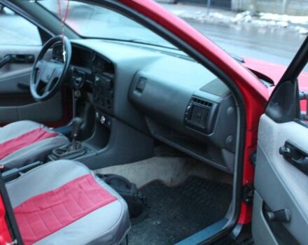 Червоний Фольксваген Пассат, об'ємом двигуна 1.8 л та пробігом 325 тис. км за 1275 $, фото 9 на Automoto.ua