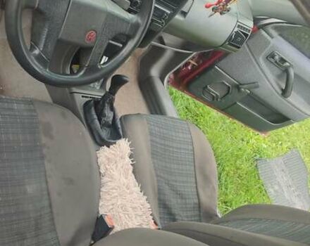 Красный Фольксваген Пассат, объемом двигателя 2 л и пробегом 32 тыс. км за 1800 $, фото 3 на Automoto.ua