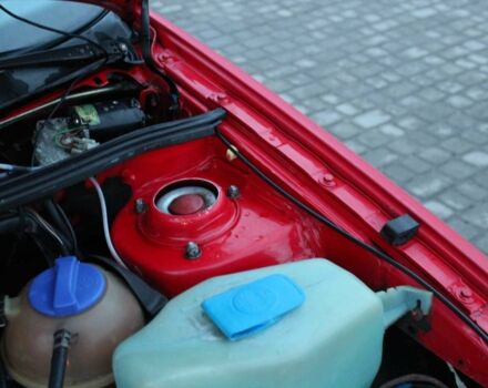 Червоний Фольксваген Пассат, об'ємом двигуна 1.8 л та пробігом 325 тис. км за 1275 $, фото 13 на Automoto.ua