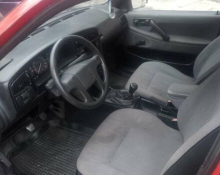 Червоний Фольксваген Пассат, об'ємом двигуна 1.6 л та пробігом 300 тис. км за 1500 $, фото 16 на Automoto.ua