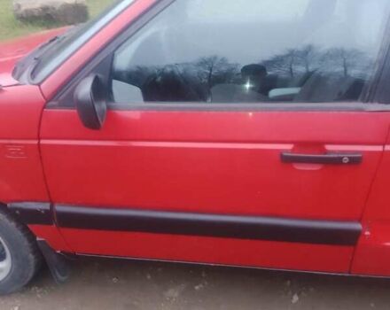 Червоний Фольксваген Пассат, об'ємом двигуна 1.6 л та пробігом 300 тис. км за 1500 $, фото 9 на Automoto.ua