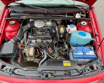 Красный Фольксваген Пассат, объемом двигателя 1.6 л и пробегом 380 тыс. км за 1000 $, фото 12 на Automoto.ua