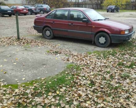 Красный Фольксваген Пассат, объемом двигателя 1 л и пробегом 1 тыс. км за 1550 $, фото 3 на Automoto.ua