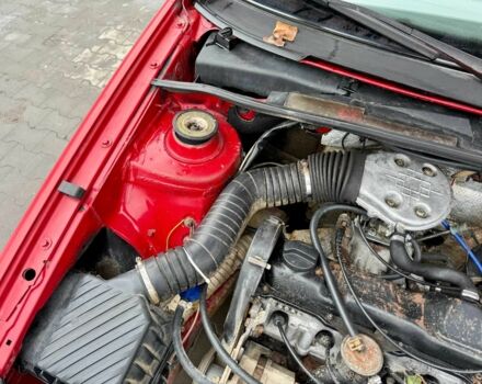 Красный Фольксваген Пассат, объемом двигателя 1.6 л и пробегом 380 тыс. км за 1000 $, фото 13 на Automoto.ua