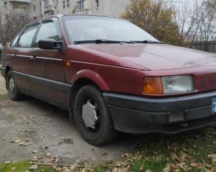 Красный Фольксваген Пассат, объемом двигателя 1 л и пробегом 1 тыс. км за 1550 $, фото 4 на Automoto.ua