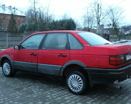 Червоний Фольксваген Пассат, об'ємом двигуна 1.8 л та пробігом 325 тис. км за 1275 $, фото 4 на Automoto.ua