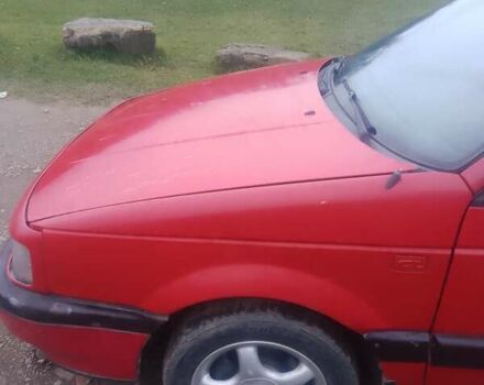 Червоний Фольксваген Пассат, об'ємом двигуна 1.6 л та пробігом 300 тис. км за 1500 $, фото 4 на Automoto.ua